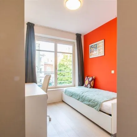 Rent this 2 bed apartment on Avenue d'Auderghem - Oudergemlaan 115 in 1040 Etterbeek, Belgium