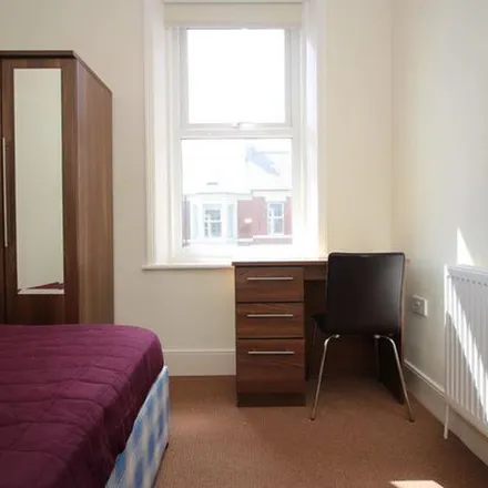 Image 6 - Dene House, 36-42 Grosvenor Road, Newcastle upon Tyne, NE2 2RP, United Kingdom - Apartment for rent