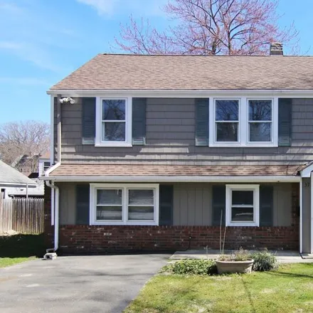 Rent this 3 bed house on 37 Frisbie Street in Glenbrook, Stamford