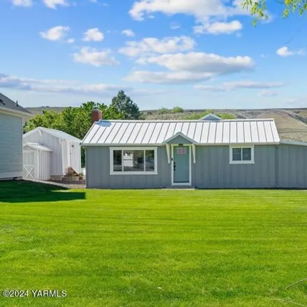 Buy this 4 bed house on 228 Wise Acre Road in Pomona Heights, Yakima County