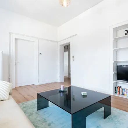 Rent this 3 bed apartment on Bruchfeldstraße 73 in 60528 Frankfurt, Germany