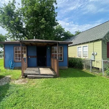 Buy this 2 bed house on 2298 Creston Drive in Houston, TX 77026