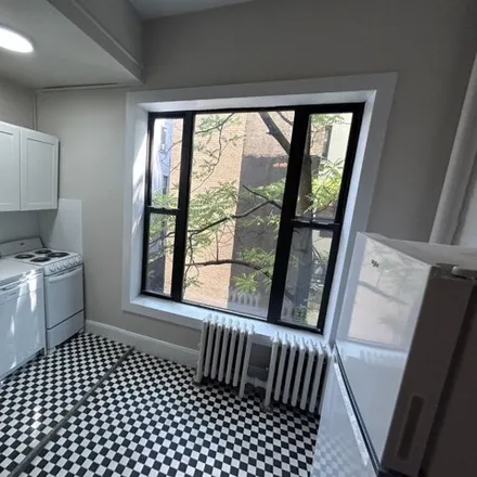 Rent this studio townhouse on 318 W 106th St Apt 3rw in New York, 10025