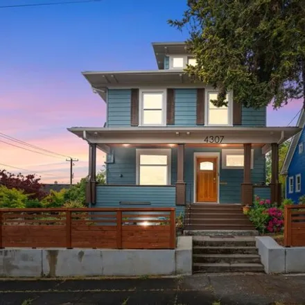 Buy this 3 bed house on 4307 Northeast 10th Avenue in Portland, OR 97211