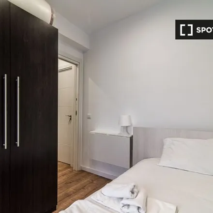 Rent this 4 bed room on Madrid in J. Seemann, relojes de cuco