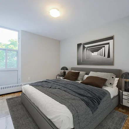 Image 2 - 205 Cosburn Avenue, Toronto, ON M4J 2P4, Canada - Apartment for rent