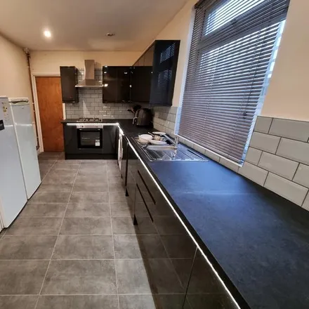 Rent this 5 bed townhouse on May Street in Cardiff, CF24 4HB