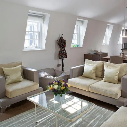 Rent this 3 bed apartment on 122 Brompton Road in London, SW3 1JD