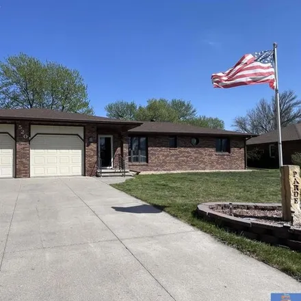 Buy this 3 bed house on 589 Bellwood Drive in Beatrice, NE 68310