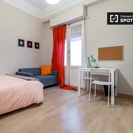 Rent this 4 bed room on Plaça d'Alfons el Magnànim in 1, 46003 Valencia