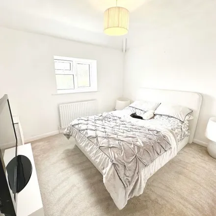 Image 2 - North Way, Lewes, BN7 1DP, United Kingdom - Apartment for rent