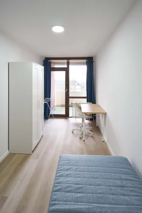 Rent this 3 bed room on Kölner Landstraße 338 in 40589 Dusseldorf, Germany