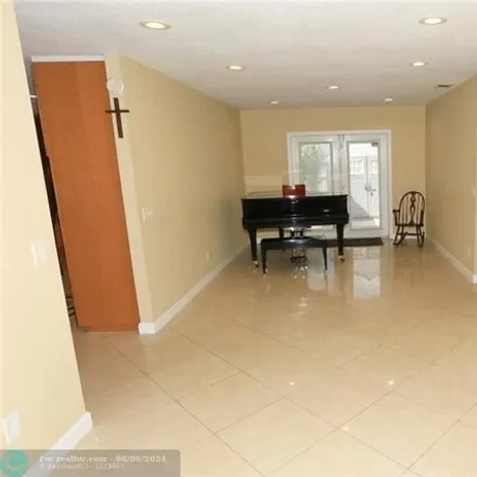 Image 6 - 7098 NW 49th St, Lauderhill, Florida, 33319 - House for sale