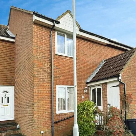 Image 1 - Sandy CLose, Hastings, TN37 7LB, United Kingdom - Townhouse for sale