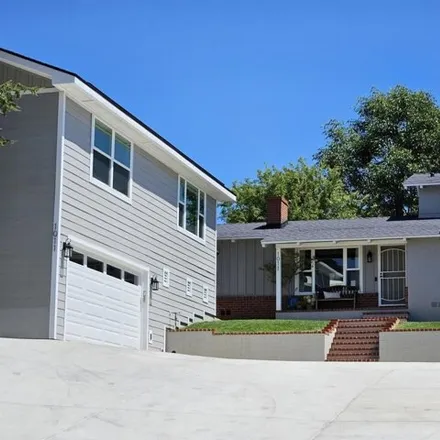 Buy this 5 bed house on 1011 Anza Avenue in Vista, CA 92084