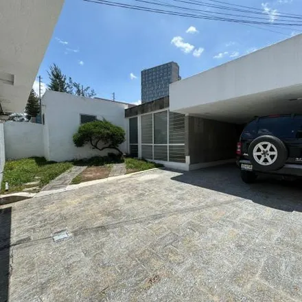 Rent this 4 bed house on Commercial locals in Avenida de las Américas, Providencia 1a Sección