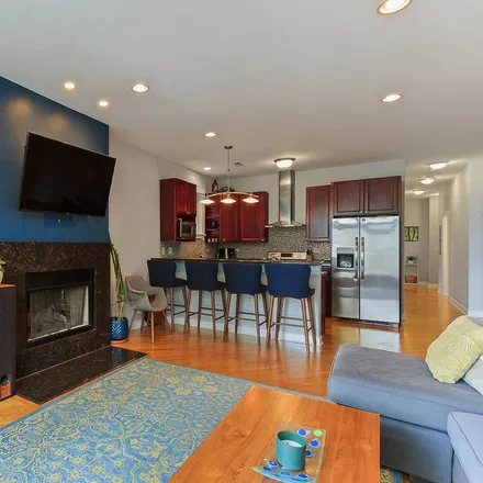 Image 4 - 2827-2829 West Lyndale Street, Chicago, IL 60647, USA - House for sale