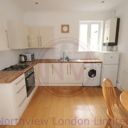 Image 6 - Lightcliffe Road, London, N13 5PH, United Kingdom - Apartment for rent