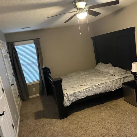Rent this 1 bed room on 1620 Buchanan Drive in Clarksville, TN 37042