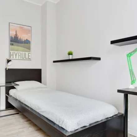 Rent this 4 bed room on Via Moisè Loria in 33, 20144 Milan MI