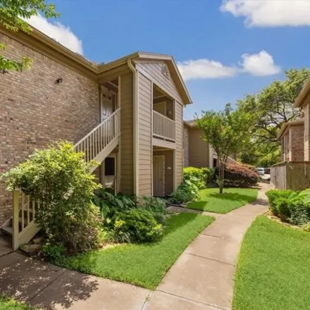 Image 1 - 1300 Woodvine Drive, Houston, TX 77055, USA - Condo for rent