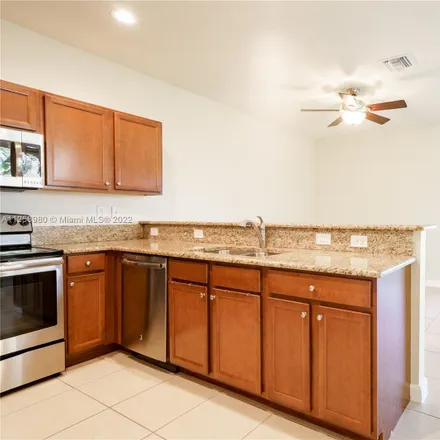 Image 4 - 730 Southeast 32nd Avenue, Homestead, FL 33033, USA - Townhouse for sale