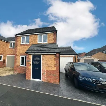 Buy this 3 bed house on Henson Close in Chilton, DL17 0BF