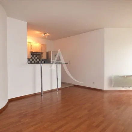 Rent this 2 bed apartment on unnamed road in 95800 Cergy, France