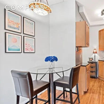 Image 2 - 27 West 82nd Street, New York, NY 10024, USA - Townhouse for sale