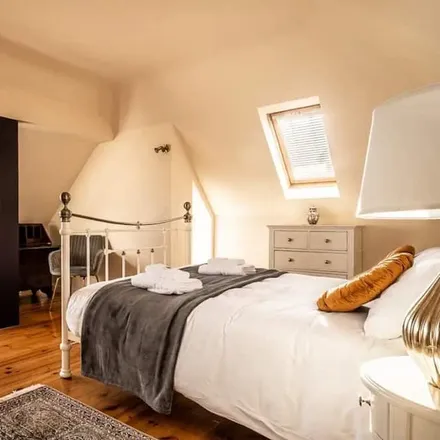 Rent this 3 bed house on Dawlish in TQ14 8UU, United Kingdom