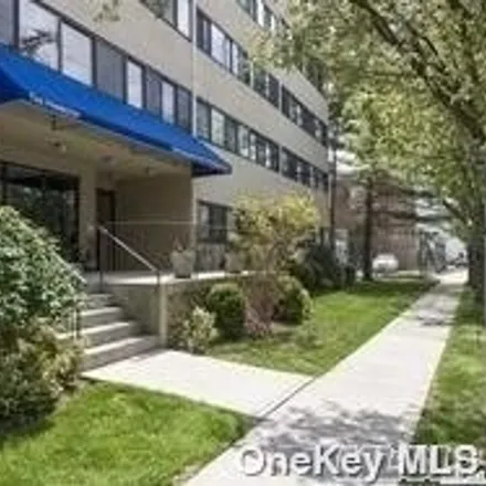 Rent this 1 bed condo on 160 1st Street in Village of Mineola, NY 11501