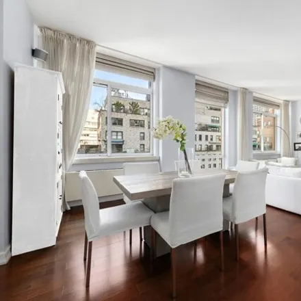 Image 3 - 212 East 57th Street, New York, NY 10022, USA - Condo for sale
