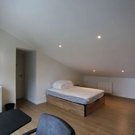 Rent this 7 bed apartment on 27 Rue d'Aiguillon in 29200 Brest, France