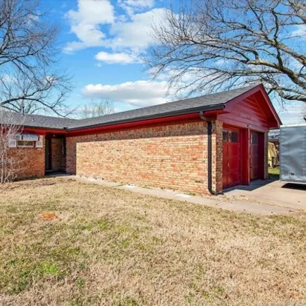 Rent this 3 bed house on 523 Sooner Road in Bartlesville, OK 74003
