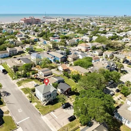 Buy this 3 bed house on 1417 18th Street in Galveston, TX 77550