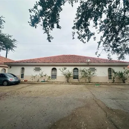 Rent this 2 bed apartment on 640 Buena Vista Drive in Weslaco, TX 78596