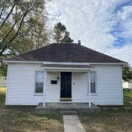 Buy this 2 bed house on 320 East Union Street in Mount Sterling, IL 62353