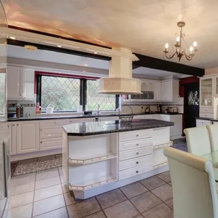 Image 4 - Anmore Lane, East Hampshire, PO7 6HW, United Kingdom - House for sale