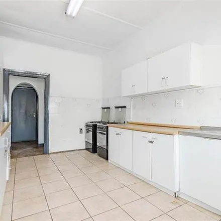 Image 5 - Highgate Street, Maitland, Cape Town, 7295, South Africa - Apartment for rent