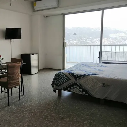Rent this 1 bed house on Acapulco de Juárez