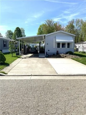 Buy this studio apartment on Park Circle in Columbiana, OH 44408