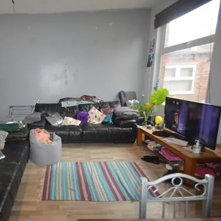 Image 4 - 45 Brudenell Mount, Leeds, LS6 1HT, United Kingdom - Townhouse for rent