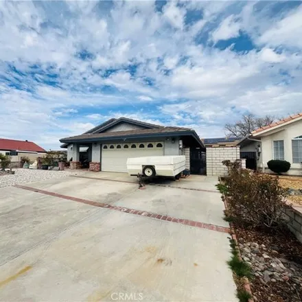 Image 4 - 13447 Sea Gull Drive, San Bernardino County, CA 92395, USA - House for sale