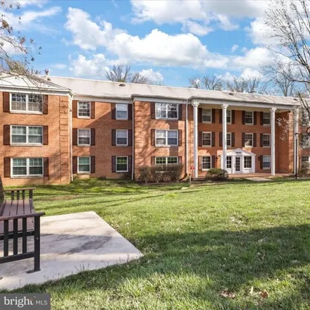 Image 3 - 7654 Provincial Drive, Fairfax County, VA 22102, USA - Condo for sale