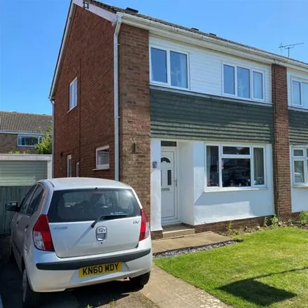 Buy this 3 bed duplex on Squires Green in Hinckley, LE10 2SY