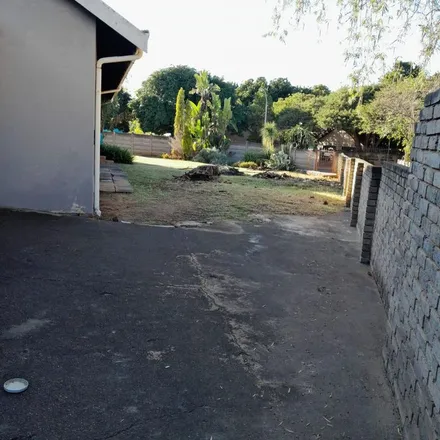 Image 3 - Strumosa Road, Geelhoutpark, Rustenburg, 0299, South Africa - Apartment for rent