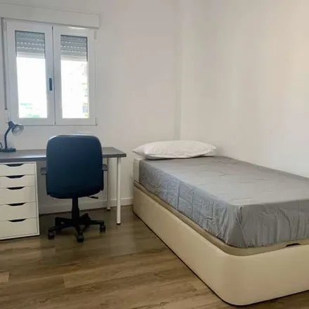 Rent this 3 bed apartment on Yecla 33 in Carrer de Yecla, 33
