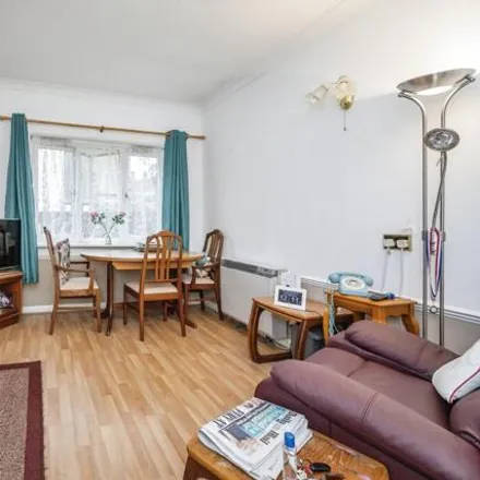 Image 2 - St Catherines House, Orange Terrace, Rochester, ME1 1XE, United Kingdom - Apartment for sale