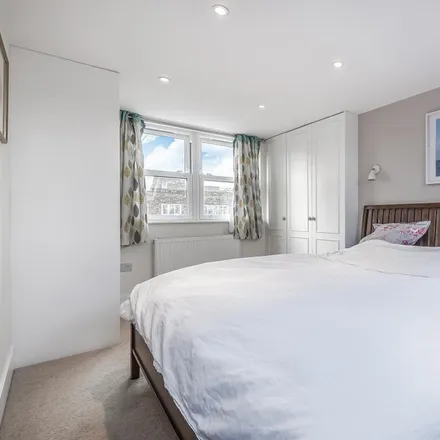 Image 3 - Albany Road, London, SW19 8JD, United Kingdom - House for rent