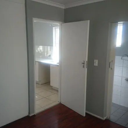 Image 4 - Ladies Mile Serivce Road, Bergvliet, Western Cape, 7945, South Africa - Apartment for rent